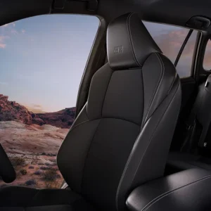 GR Leather Seat Material
Capture the dignified feeling for your sporty driving experience with the luxurious yet comfortable leather wrapped around your seat.